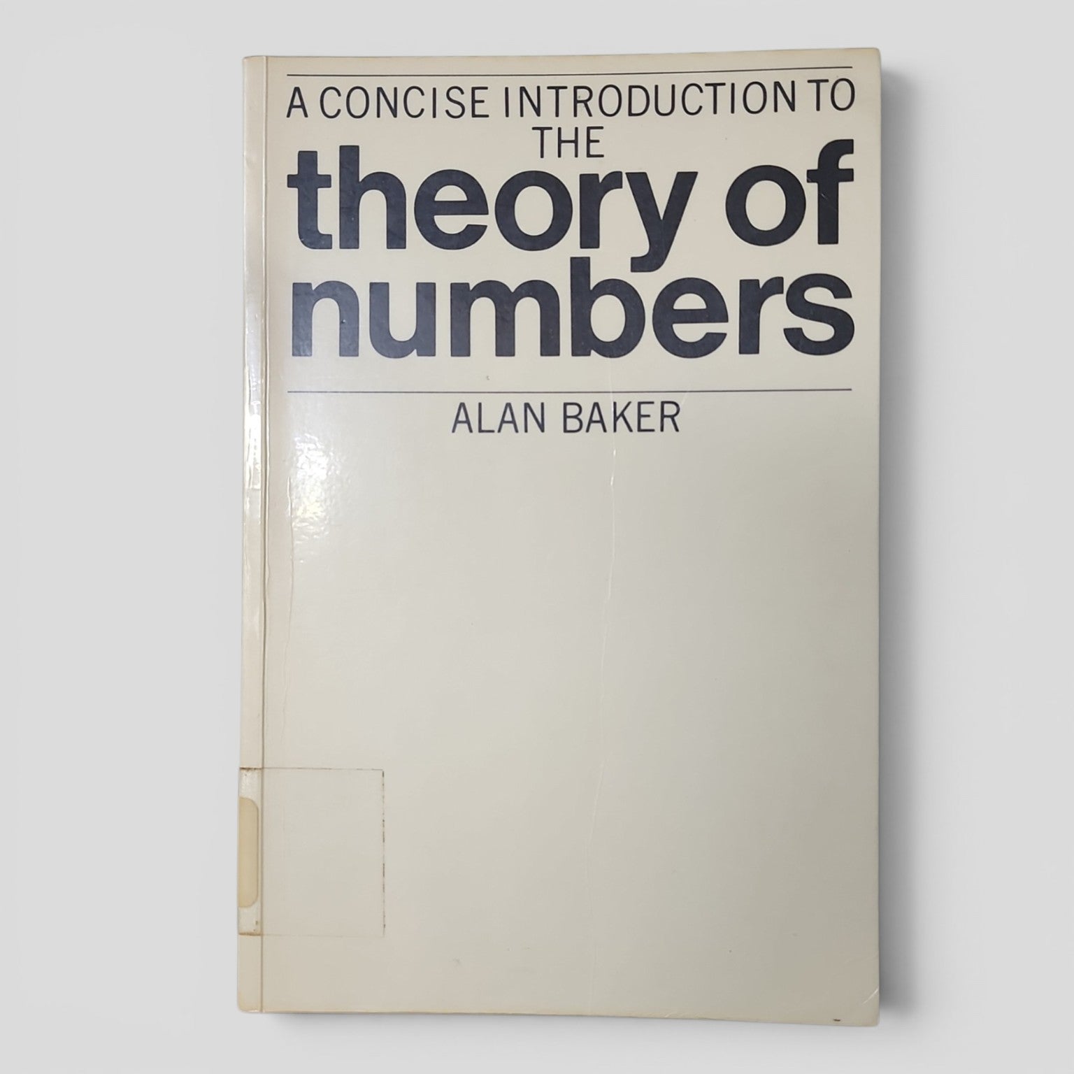 Front cover of A Concise Introduction to the Theory of Numbers by Alan Baker