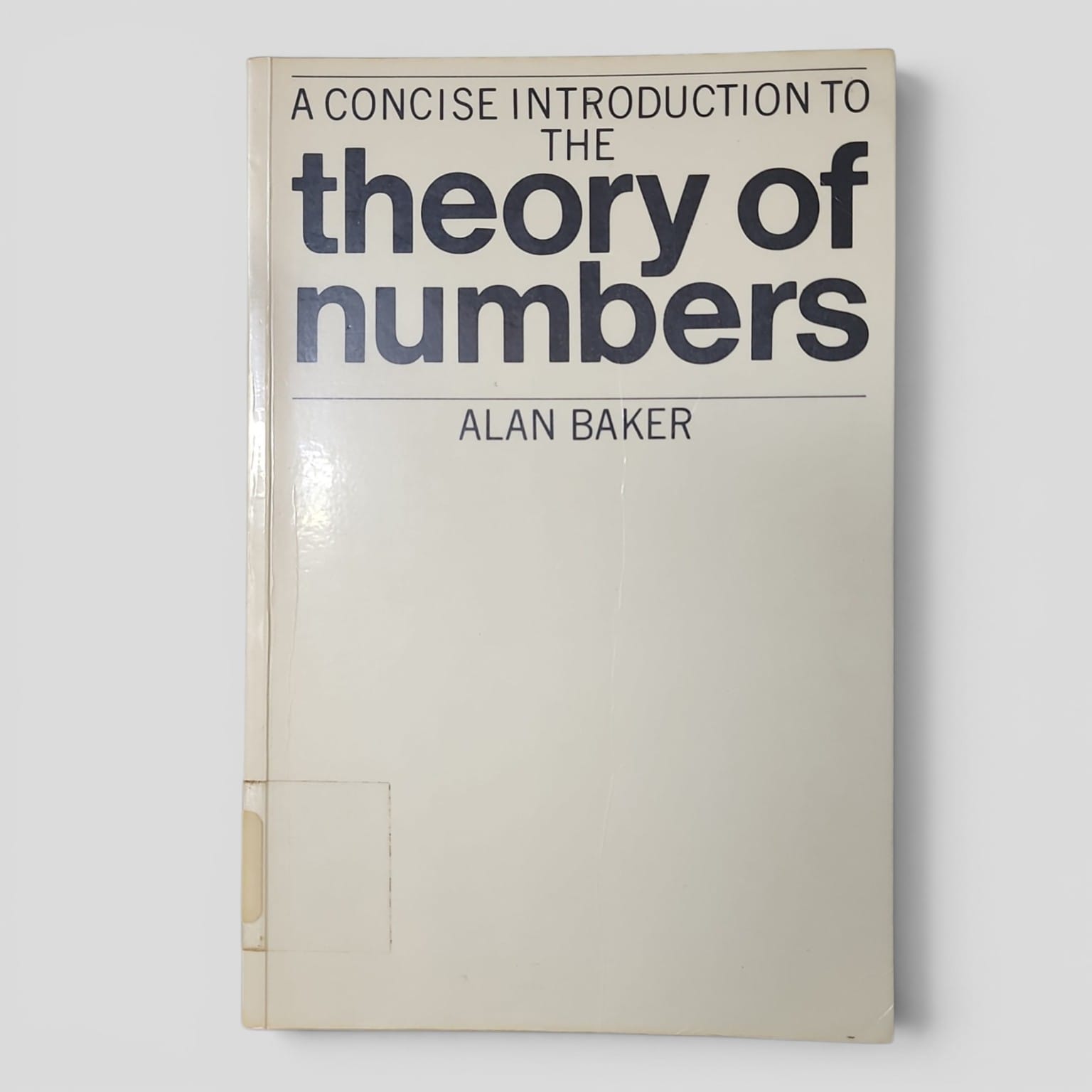Front cover of A Concise Introduction to the Theory of Numbers by Alan Baker