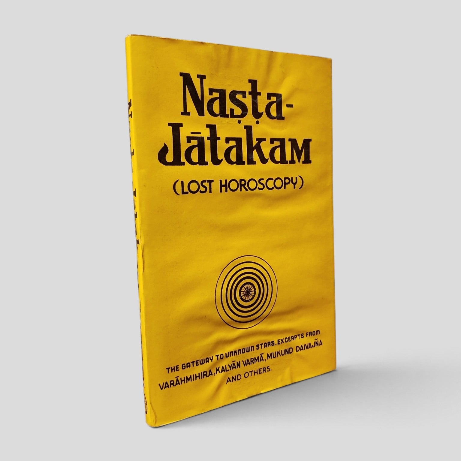 Nasta-Jatakam (Lost Horoscopy) by Mukunda Daivajna, first edition 1982, yellow dust jacket