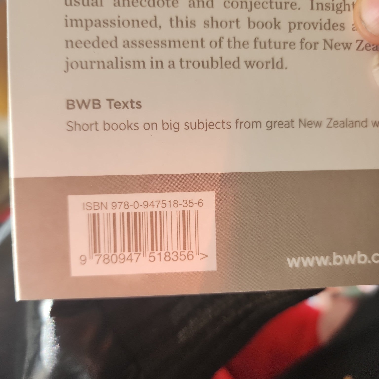 The Broken Estate by Mel Bunce ISBN 9780947518356 back cover