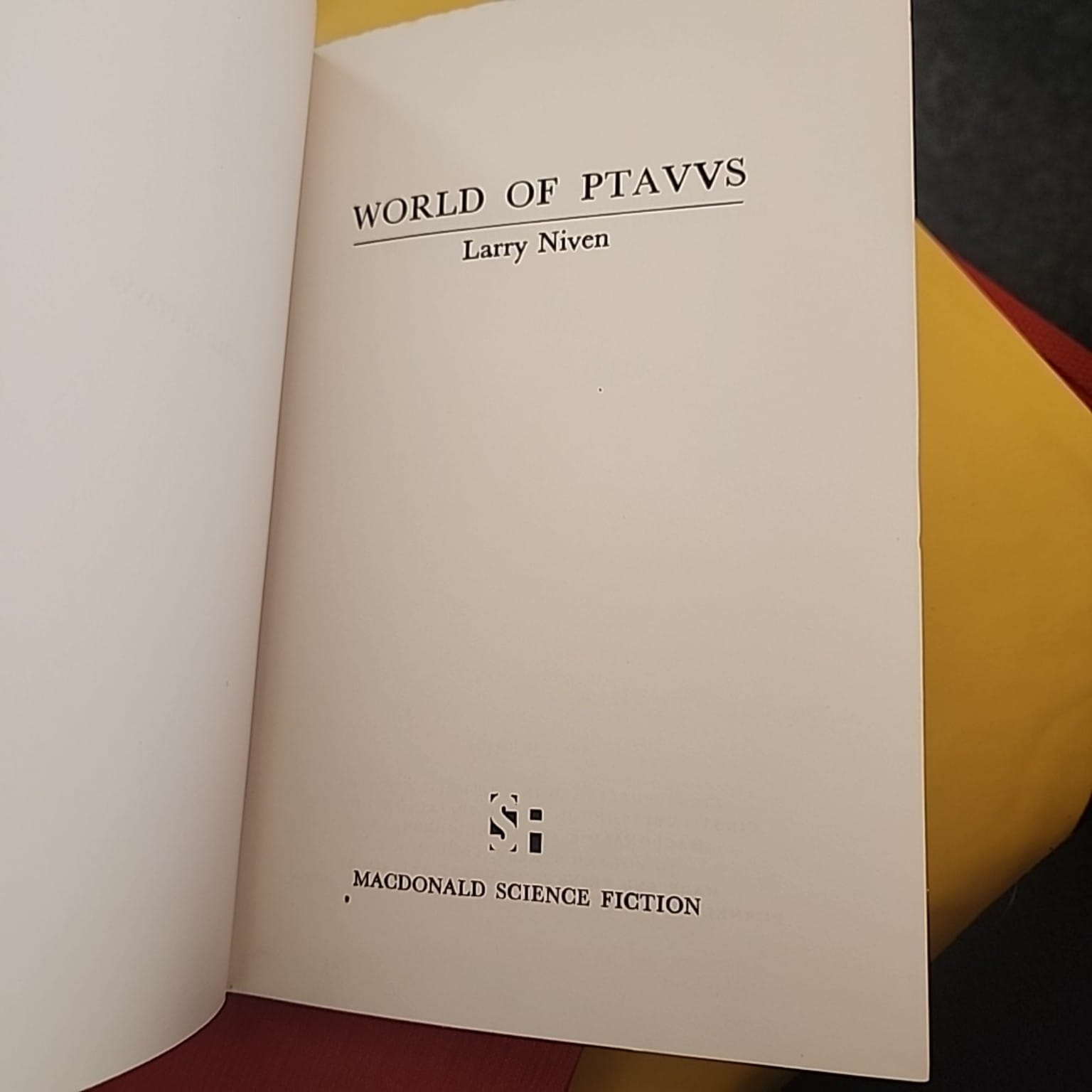 Title page of World of Ptavvs by Larry Niven, Macdonald Science Fiction