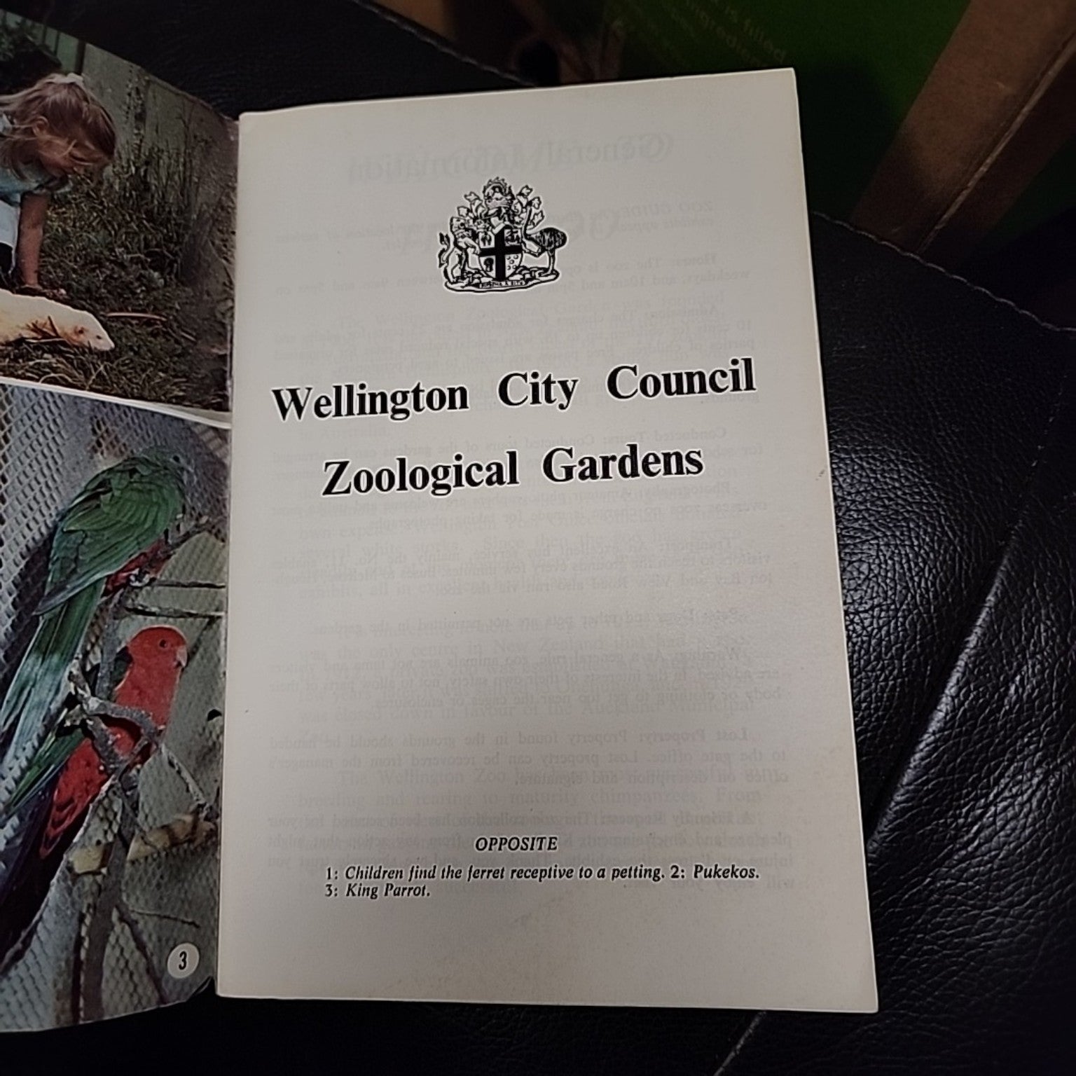 Zoo Wellington guide title page showing Wellington City Council Zoological Gardens