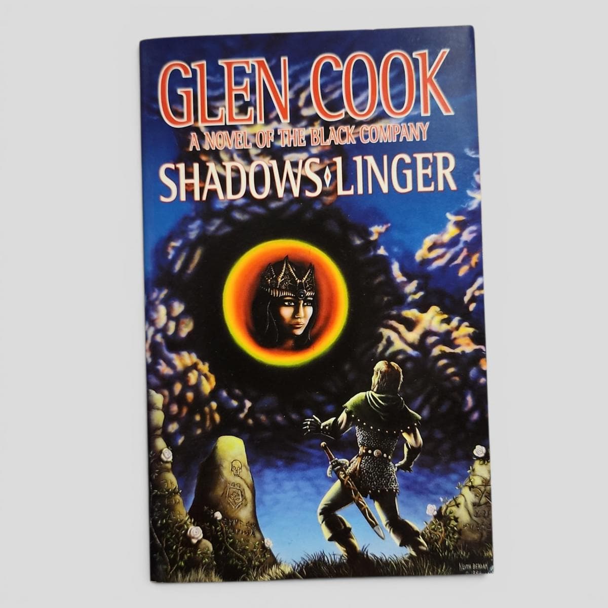 Shadows Linger by Glen Cook - book cover