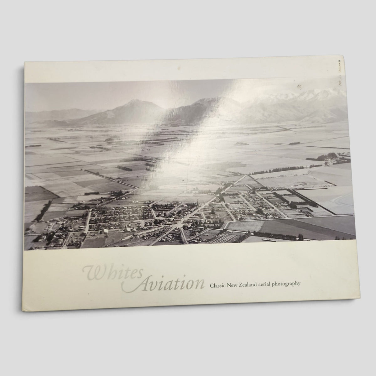 Whites Aviation: Classic New Zealand Aerial Photography by John Sullivan, Ross Ewing & Sarah Ell