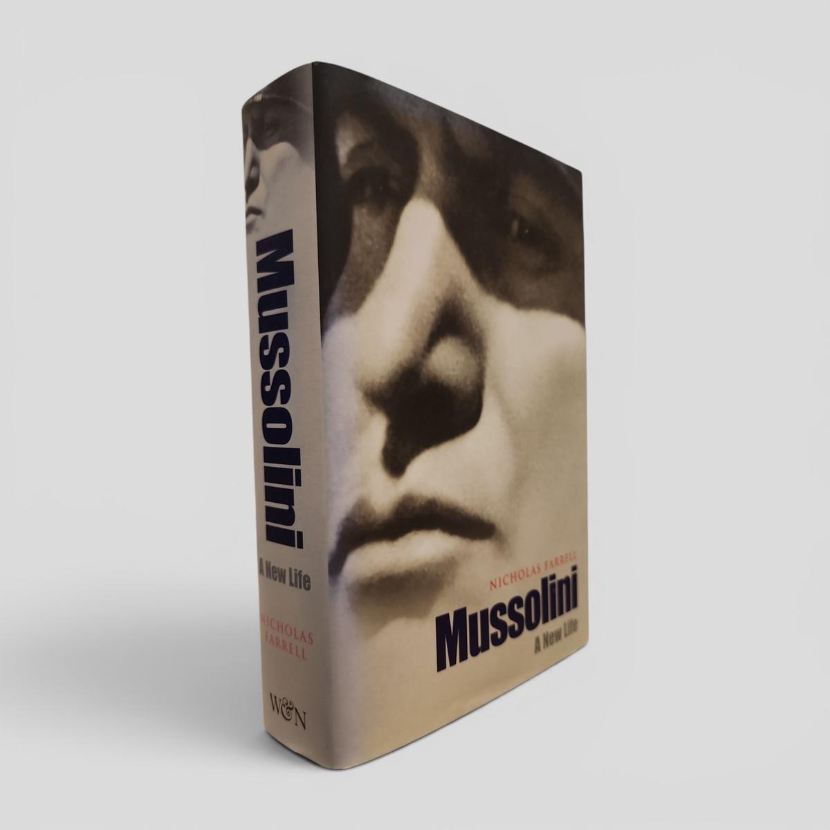 Mussolini: A New Life by Nicholas Farrell - book cover