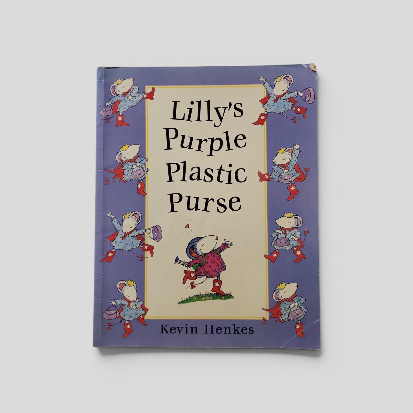 Lilly's Purple Plastic Purse by Kevin Henkes