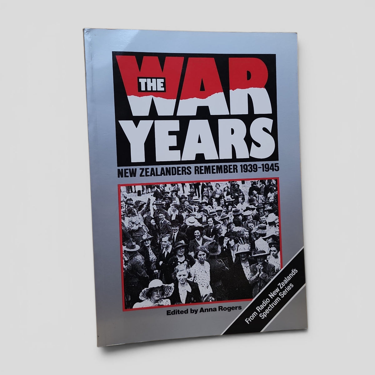 The War Years: New Zealanders Remember 1939-1945 by Anna Rogers (edited)