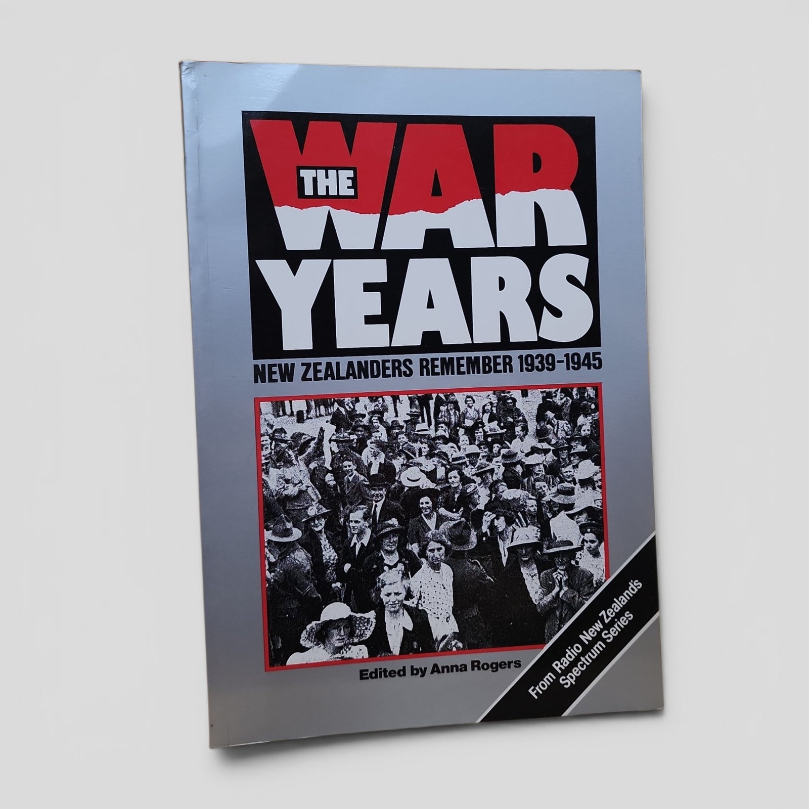 The War Years: New Zealanders Remember 1939-1945 by Anna Rogers (edited)