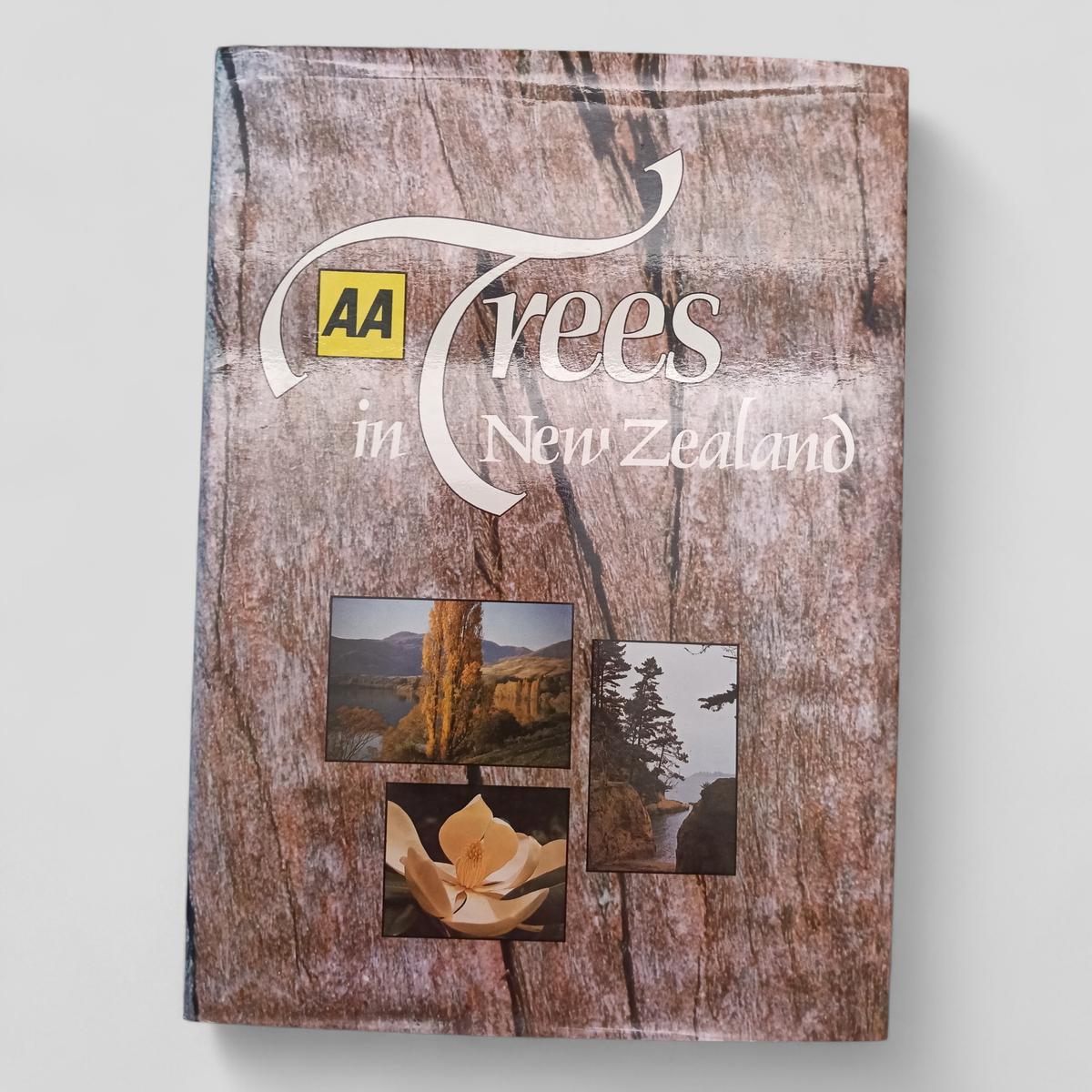 AA Trees in New Zealand by Julian Matthews - Books Worth Keeping