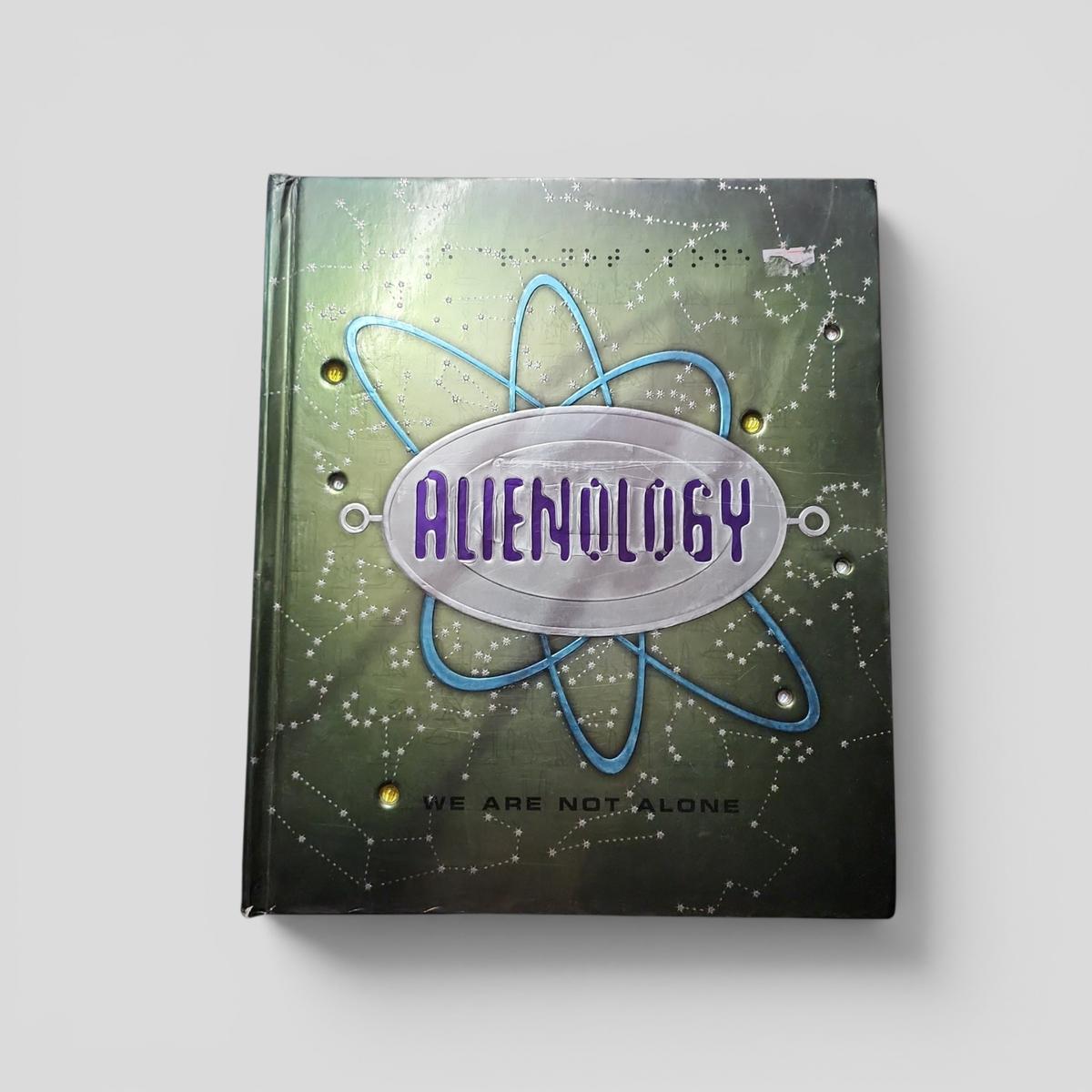 ALIENOLOGY - book cover