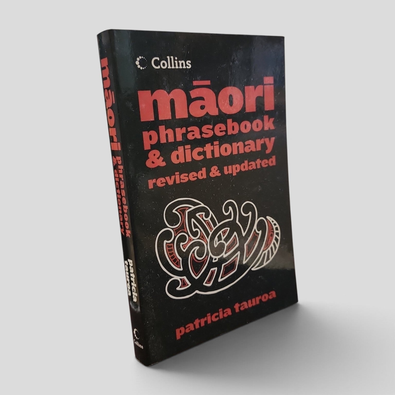 Collins Māori Phrasebook & Dictionary by Patricia Tauroa - front cover