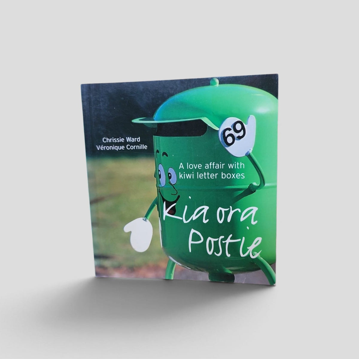 Kia Ora Postie by Chrissie Ward and Véronique Cornille – front cover
