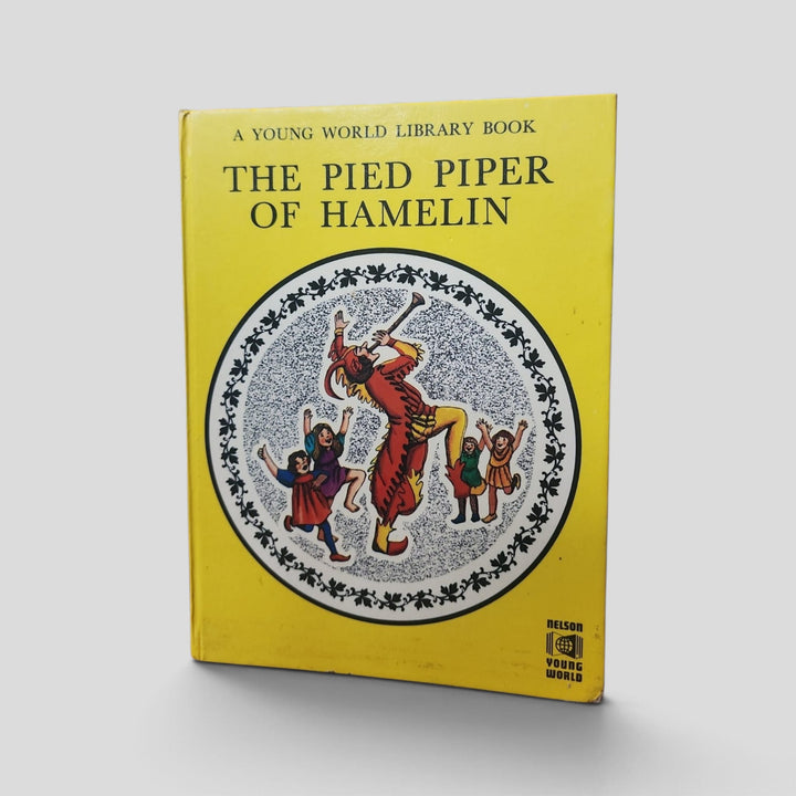 Front cover of The Pied Piper of Hamelin adapted by Jennifer Courtney, Young World Library hardcover