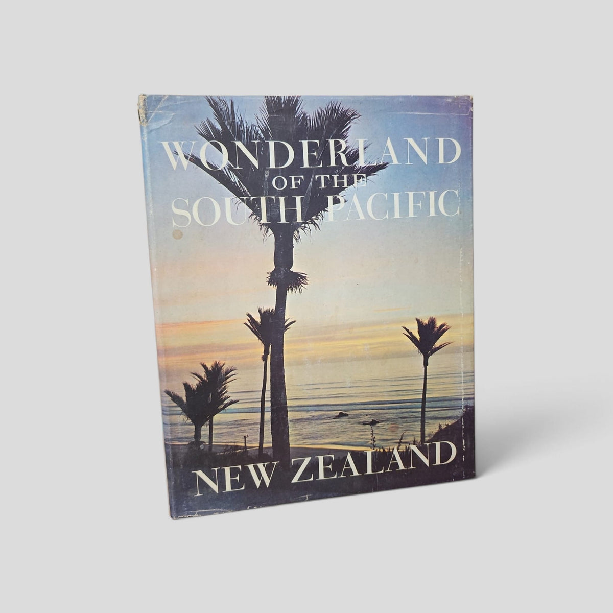 Wonderland of the South Pacific: New Zealand — front cover