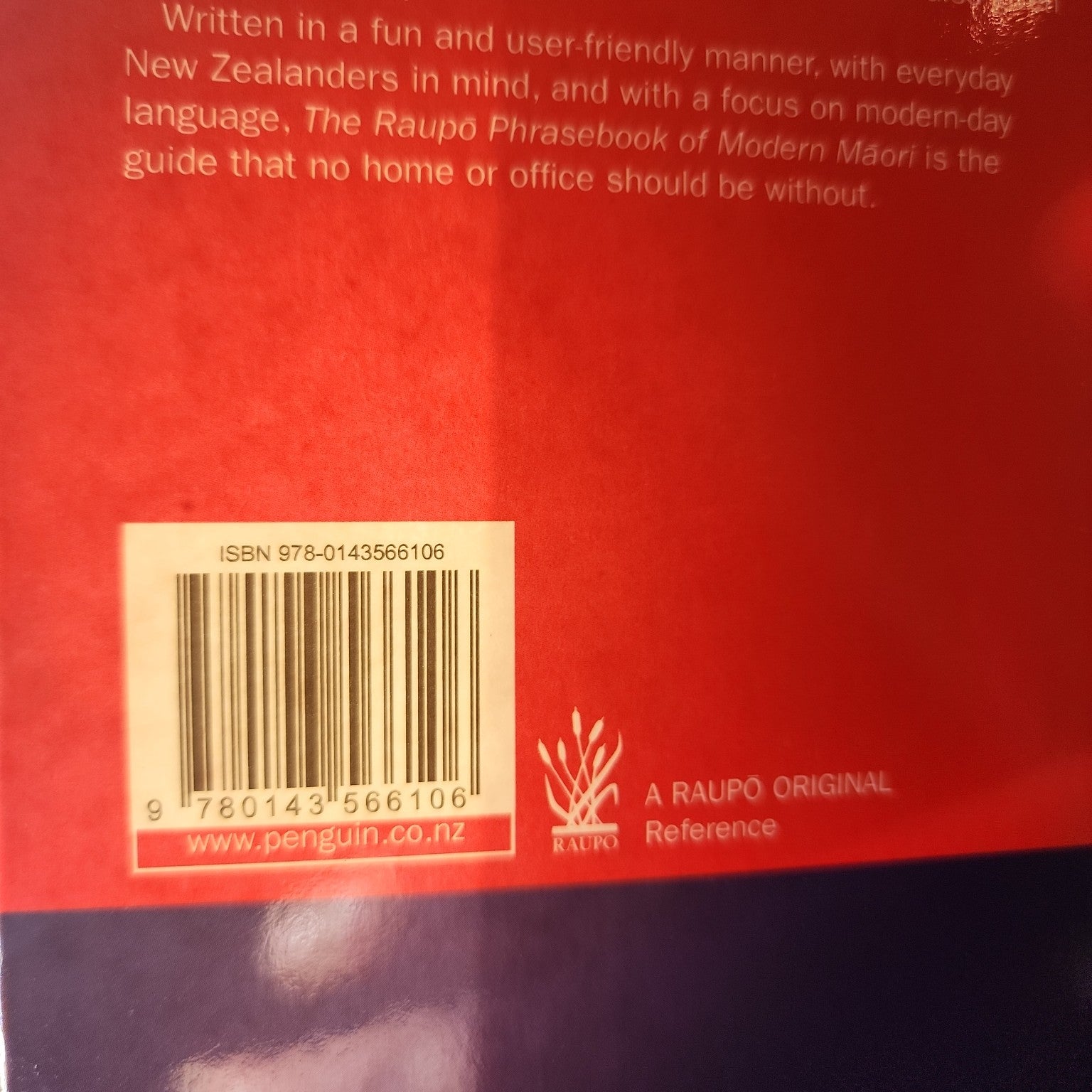 The Raupō Phrasebook of Modern Māori by Scotty Morrison ISBN 9780143566106 back cover