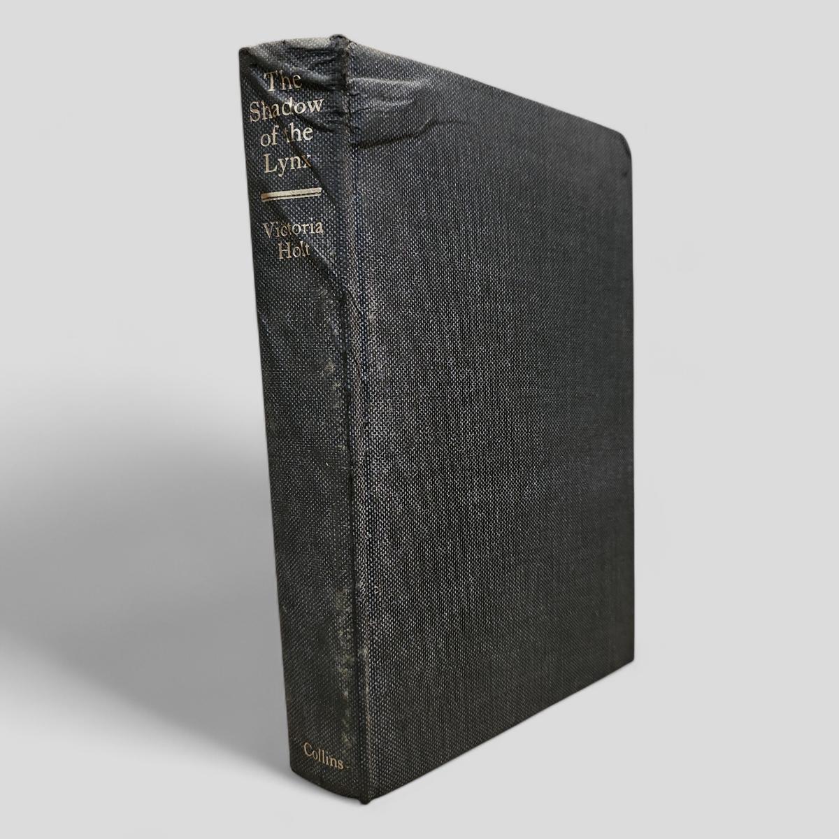 The Shadow of the Lynx by Victoria Holt - Books Worth Keeping