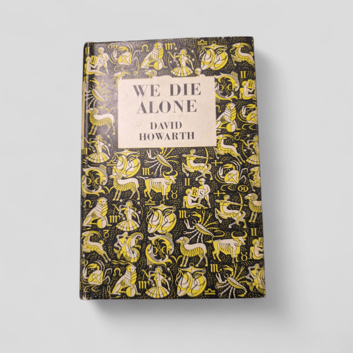 We Die Alone by David Howarth - Books Worth Keeping